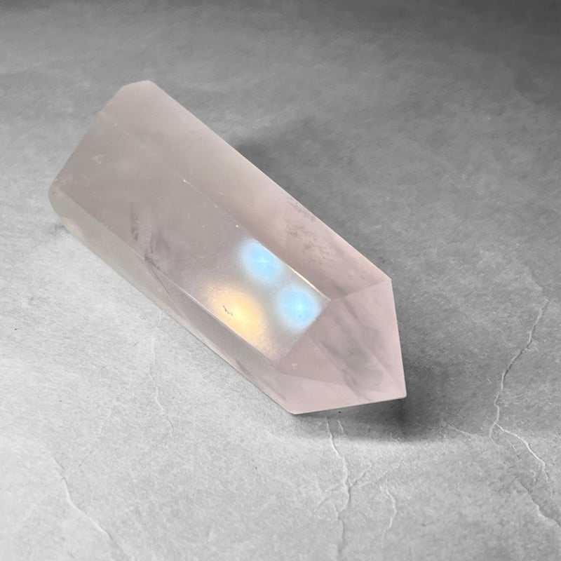 rose quartz point / ローズクォーツポイント A ( レインボーあり ) |