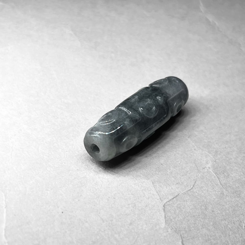 black jade：Dzi bead / 黒翡翠：天珠 ( 九眼天珠 ) | N.st