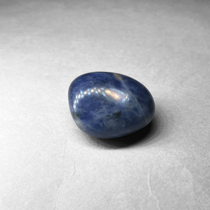 zeolite in sodalite( sunset sodalite ) tumble：p