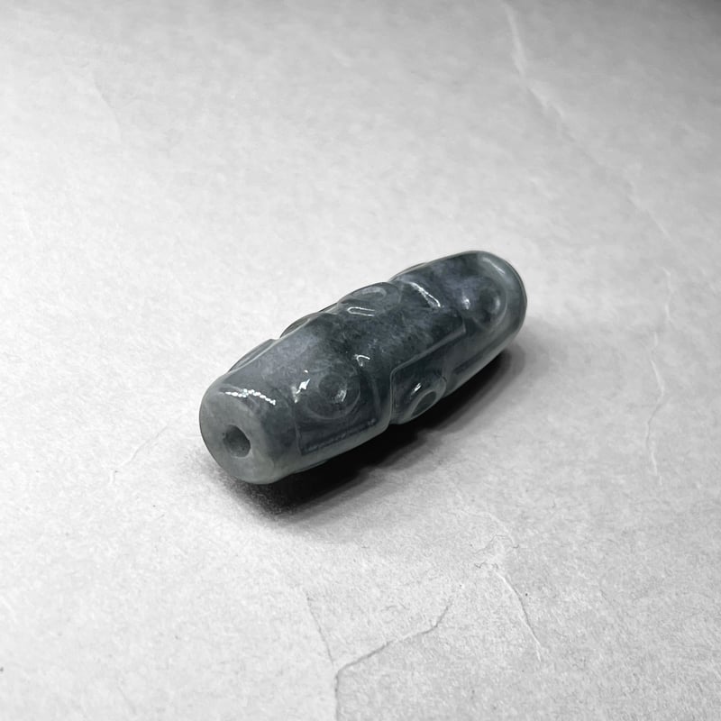 black jade：Dzi bead / 黒翡翠：天珠 ( 九眼天珠 ) | N.st