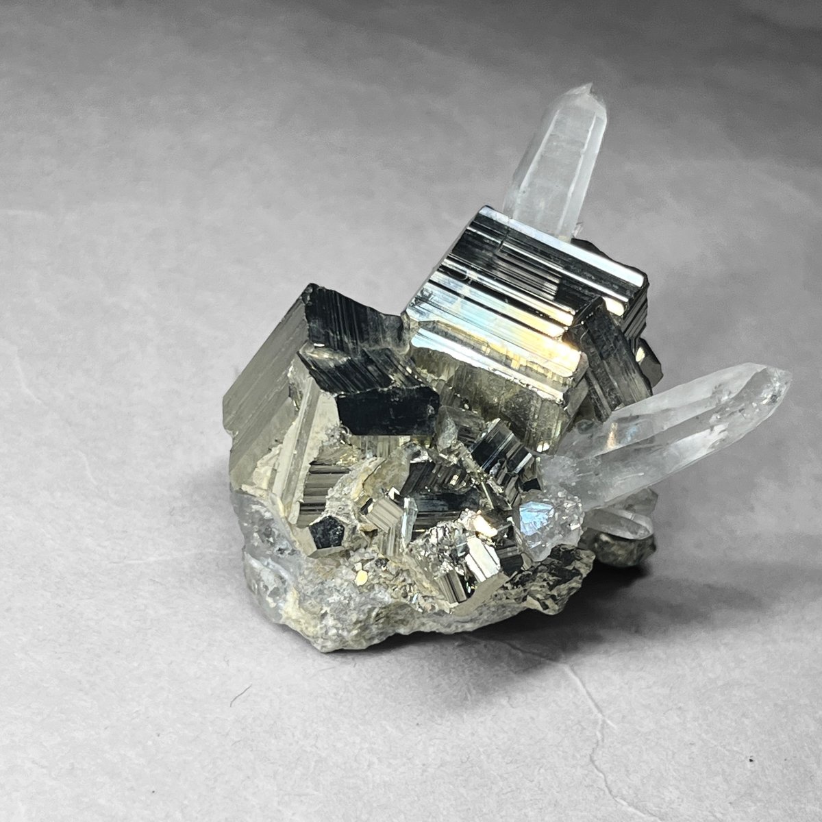 パイライト クラスター crystal cluster with pyrite / 水晶クラスターパイライト共生 B