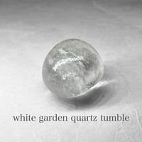 white garden quartz tumble / ホワイトガーデンクォーツタンブル A ( レインボーあり )