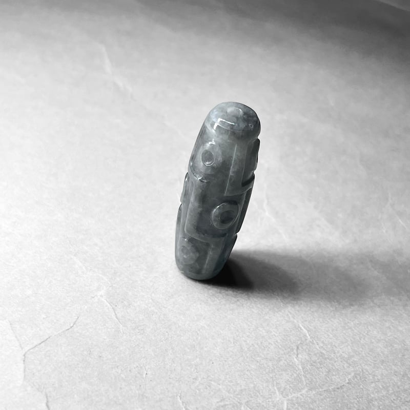 black jade：Dzi bead / 黒翡翠：天珠 ( 九眼天珠 ) | N.st
