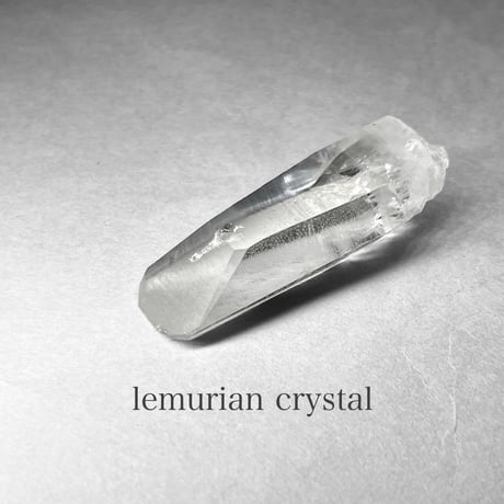 lemurian crystal  / レムリアン水晶 J ( レインボーあり )