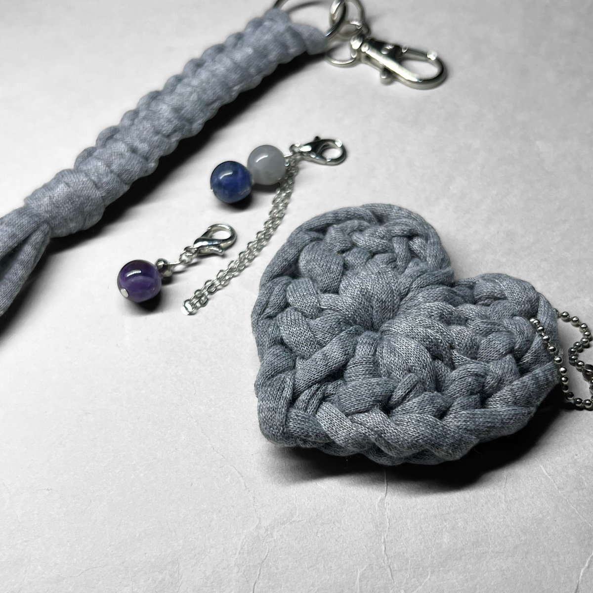 T-shirt yarn keychain 12 / Tシャツヤーンキーホルダー 12：アメジ