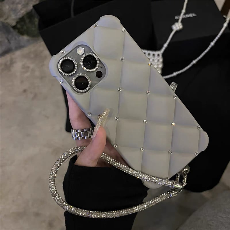 iPhone15用黒シリコンケース チェーン付き PHONECKLACE ストラップ＆ケース ハンドチェーンストラップ付き