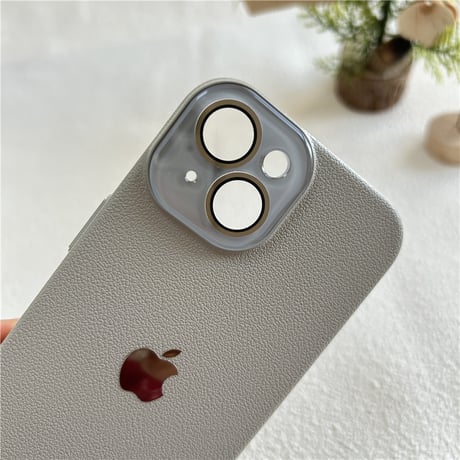 残り僅か！人気iPhoneケース「在庫一掃」半額セール中！