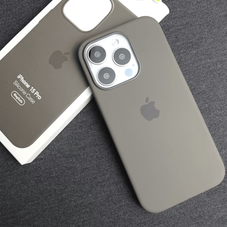 「007A」magsafe対応 iphone15/15pro ケース シリコン iphone ケース シンプル 耐衝撃 男女兼用
