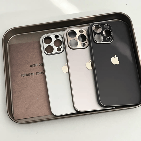 残りわずか！人気のメタリック風 iphone15/14/13 ケース 30%OFF