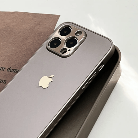 残りわずか！人気のメタリック風 iphone15/14/13 ケース 30%OFF