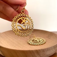 OMのゴールデンピアス