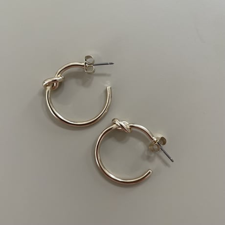 ノットリングピアス