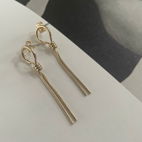 ラインドロップピアス
