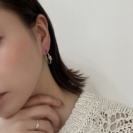 ノットリングピアス