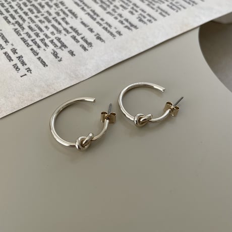 ノットリングピアス