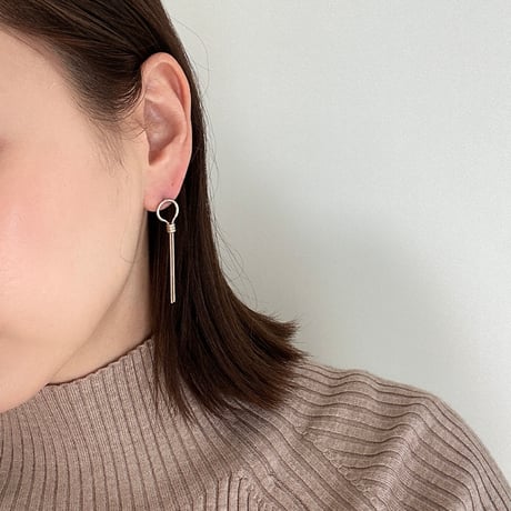 ラインドロップピアス