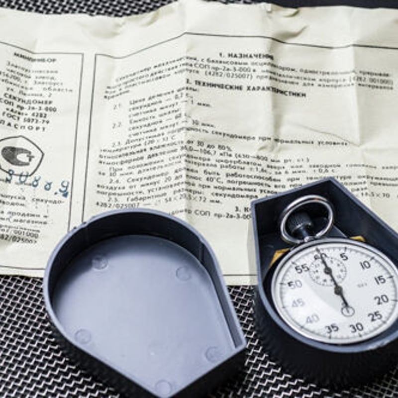 旧ソビエト　ゼンマイ置時計2個　ヴィンテージ実働品　レトロポップ　ペアウォッチ 旧ソビエト ゼンマイ置時計2個 ヴィンテージ実働品 レトロポップ