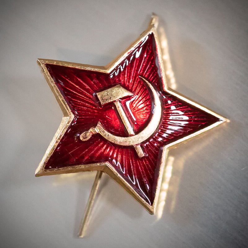 ピンバッジ 赤い星＆鎌 | BLACK BOX BUZZ