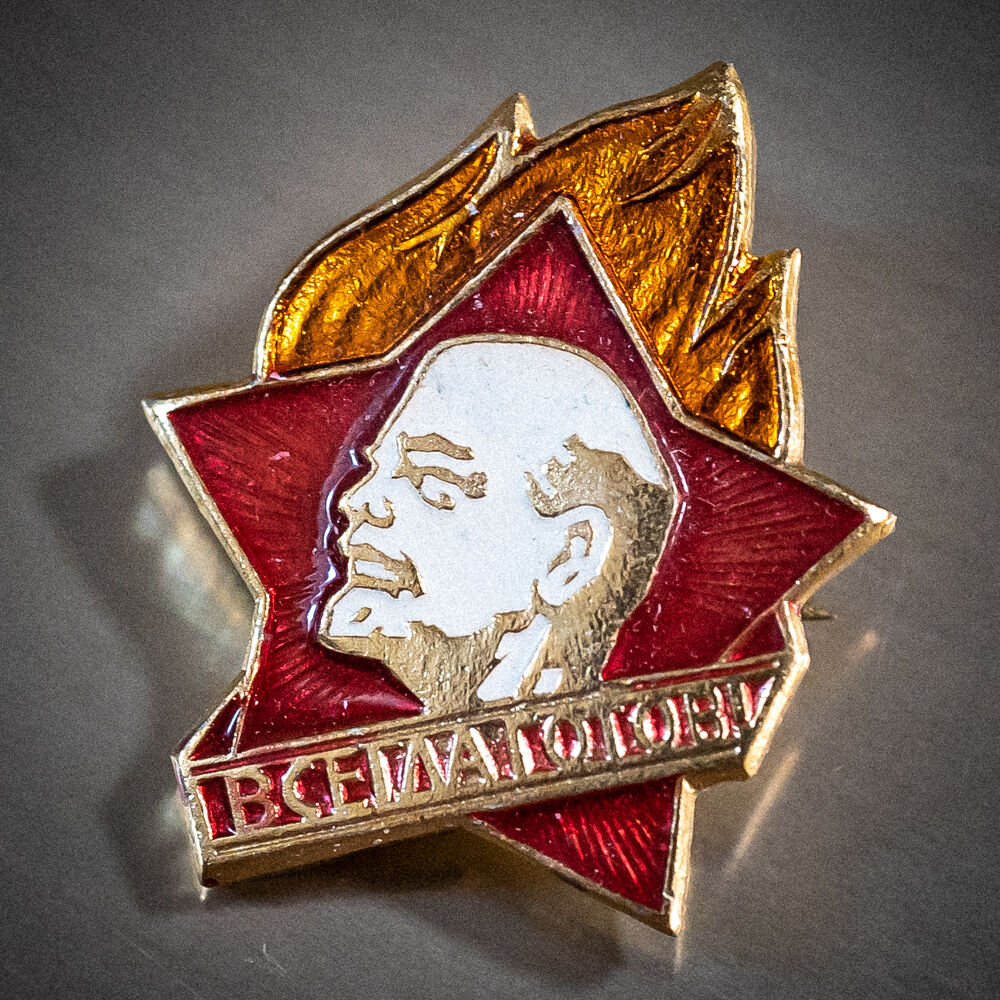 ピンバッジ レーニン 「Always Ready」 | BLACK BOX BUZZ