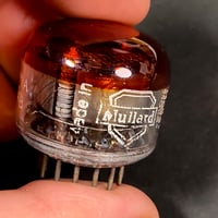 赤いニキシー管 ZM1020 ( Mullard ) Made In HOLLAND