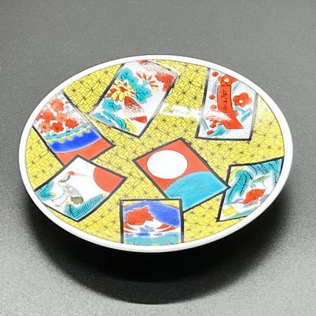 Very small dish  KUTANI    醤油皿　(九谷焼の花札)