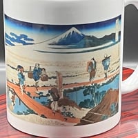 Hokusai Ukiyoe Mug — Travelers in Kawasaki 北斎相州仲原