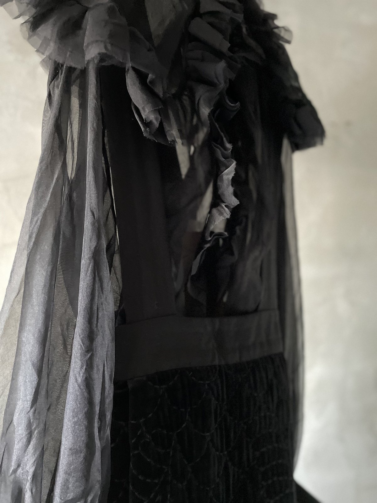 TOWAVASE ベルベット刺繍キルトエプロン/Black | Linen+room / Linne