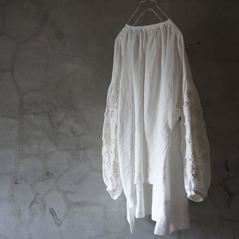 TOWAVASE 「champ de fleurs」 刺繍スモックブラウス/White | L
