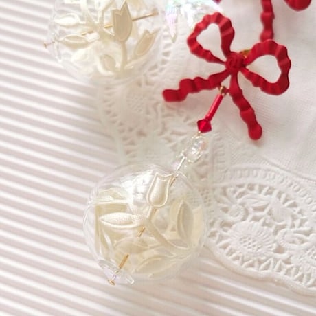 Ruban rouge ①
