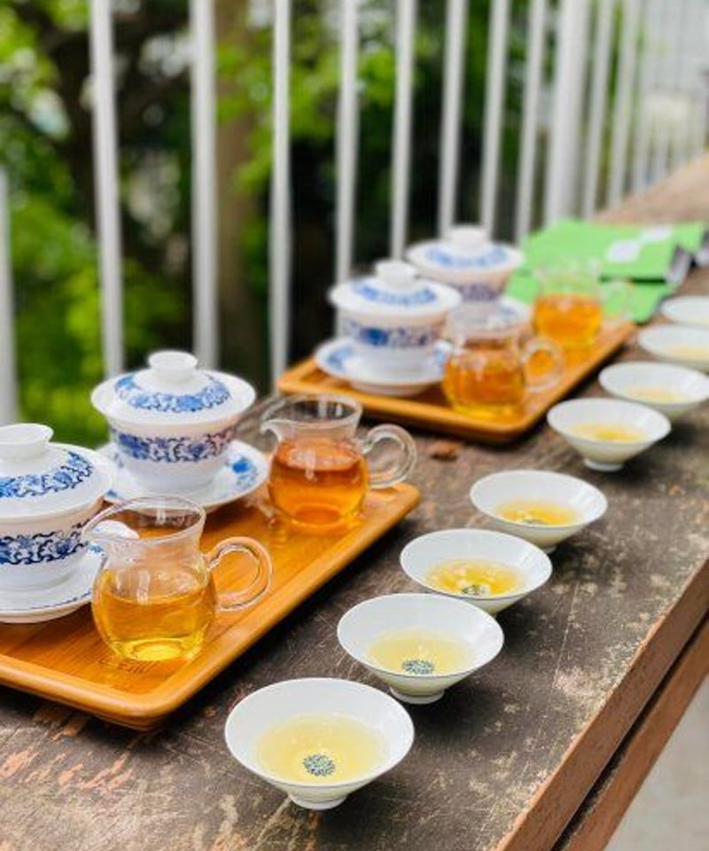 大清雍正年製唐草紋様超美しい青磁器