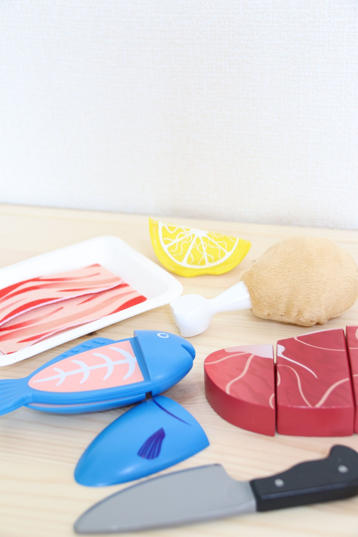 ののの　OMG、ハクナマタタ、エルサ、ペドロ　4種セット おにく＆おさかなセット 【HAPE】 | 木のおもちゃ 虹と木