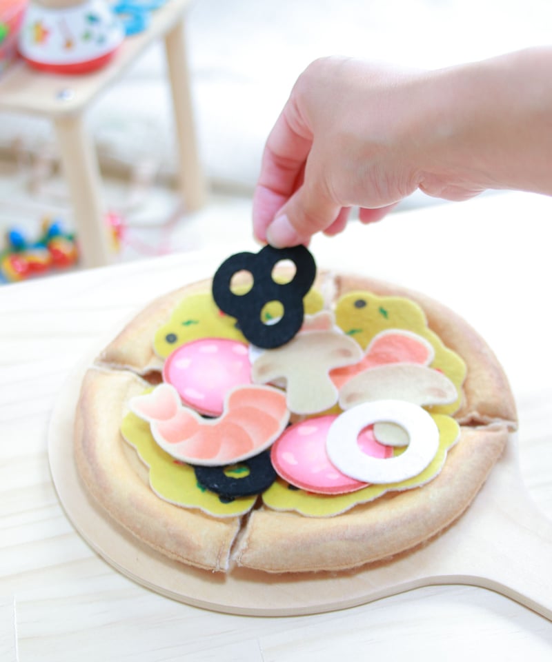 ピザセット 【HAPE】 | 木のおもちゃ 虹と木
