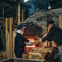 【RENEW/2026】産地の夜を職人と楽しむ、 薪窯ナイトツアー