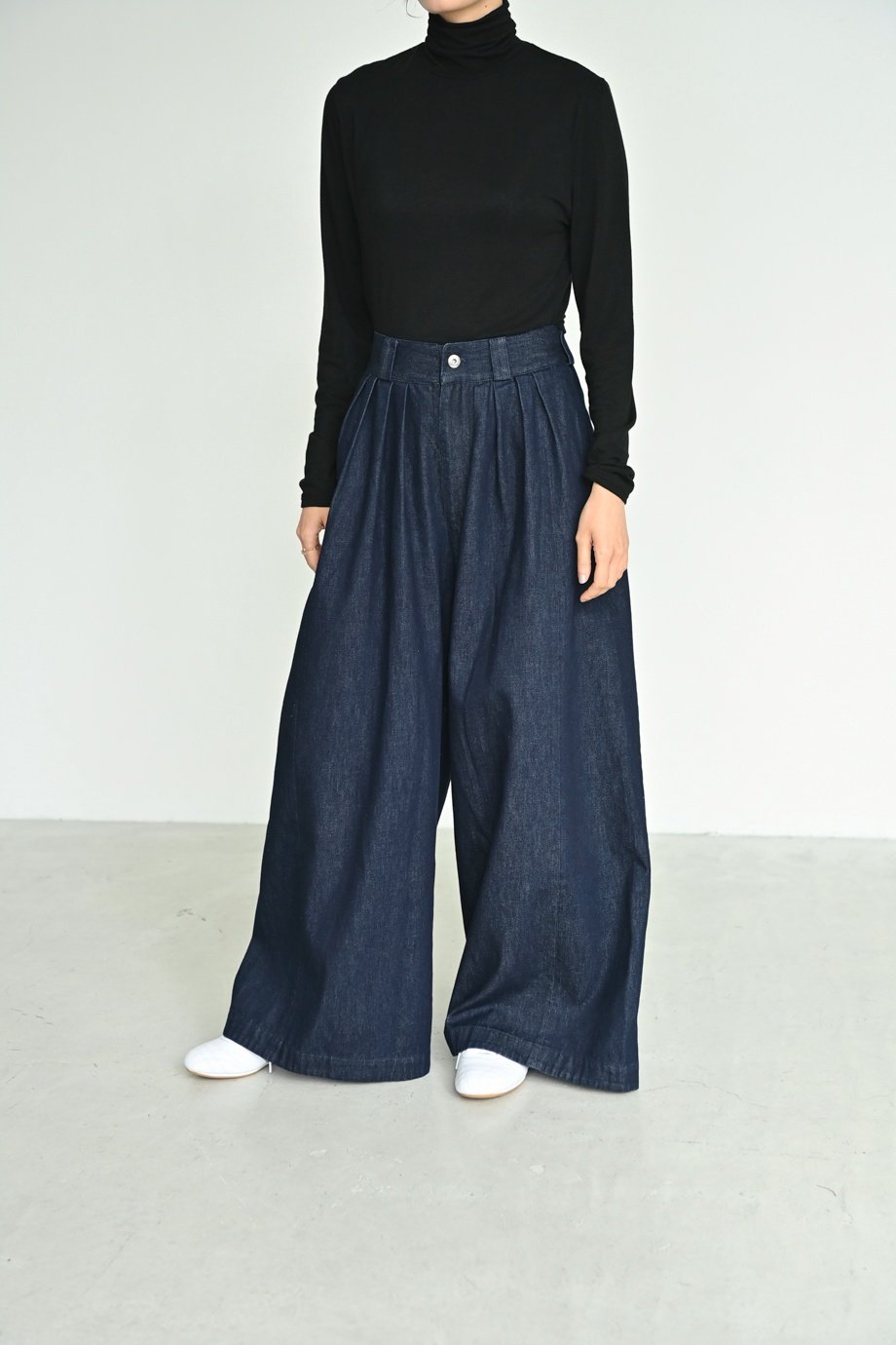 テーブル 9月中旬までの出品です。 発送方法を変更しました。 8/29-9/5予約販売＞ハカマワイドデニムパンツ(10/下~11/上発送