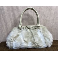 襟の衿秀 ファー ローズモチーフ ハンドバッグ
