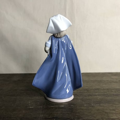 LLADRO 小さなナース  フィギュリン