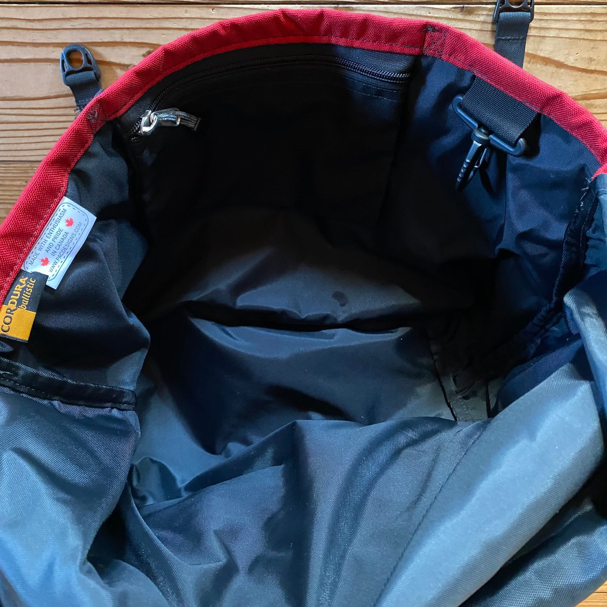 PAC DESIGNS street slim messenger bag | UMU