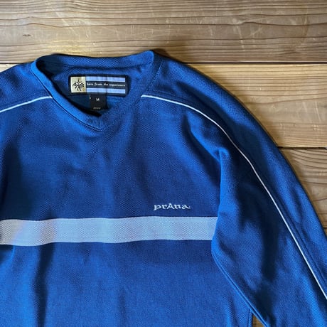 prana V neck tee