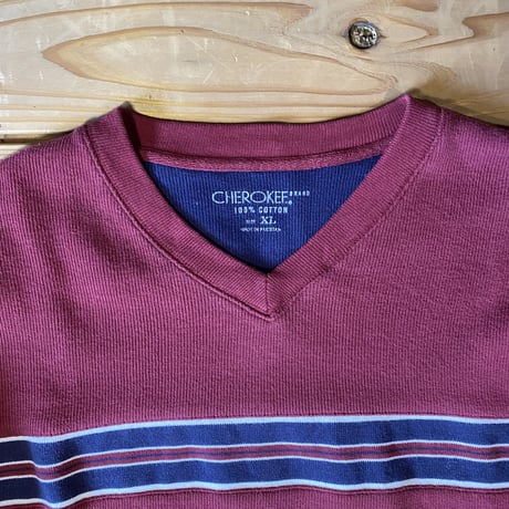cherokee boarder V neck tee