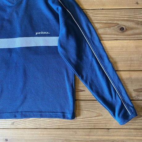 prana V neck tee