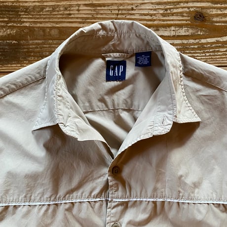 GAP square border shirt