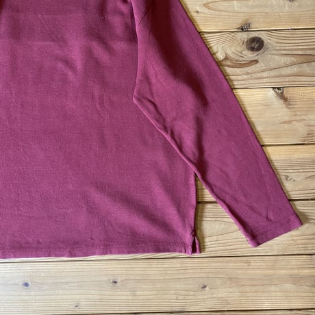 cherokee boarder V neck tee