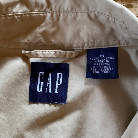 GAP square border shirt