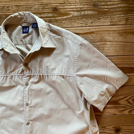 GAP square border shirt