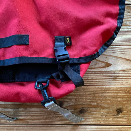PAC DESIGNS street slim messenger bag