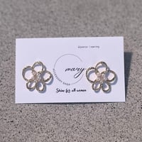flower pearl pierce