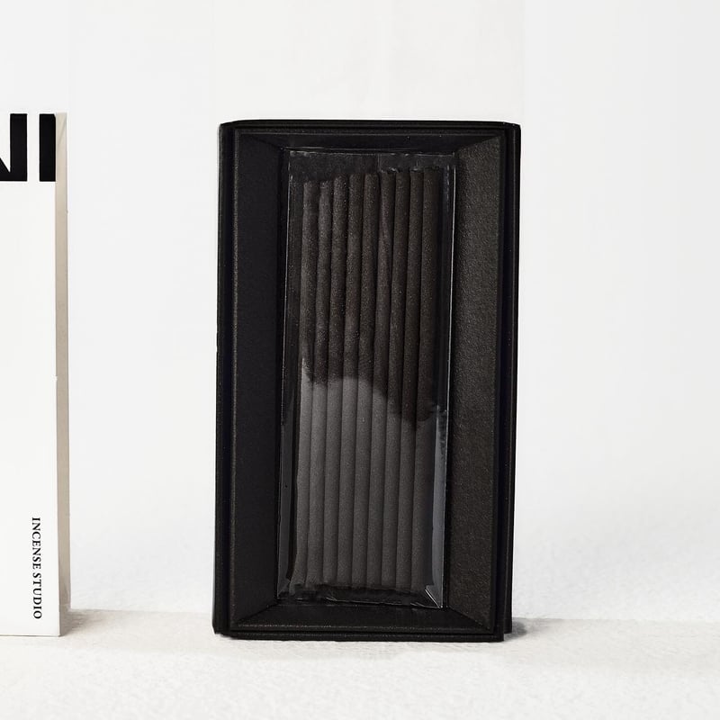 最終値下げ　GUCCI ピンヒール　白黒【プラダを着た悪魔】 プラダを着た悪魔2』、アン・ハサウェイ演じるアンディの“相棒