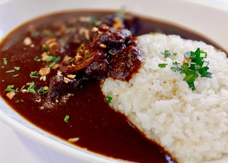 【エゾ鹿のコク旨フレンチ・カレー】 鹿のフォンが染み渡る、大人の贅沢カレー