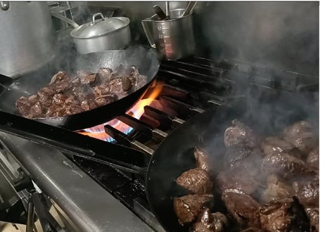 【エゾ鹿のコク旨フレンチ・カレー】 鹿のフォンが染み渡る、大人の贅沢カレー