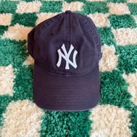一つは持っておくと便利なNY CAP!